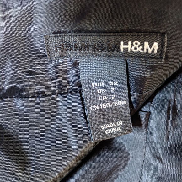 H&M Size 2 Skirt - Picture 3 of 3